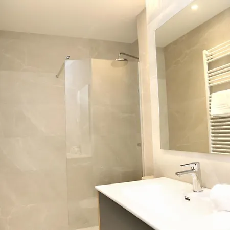 Piso De 3 Frente A La Catedral