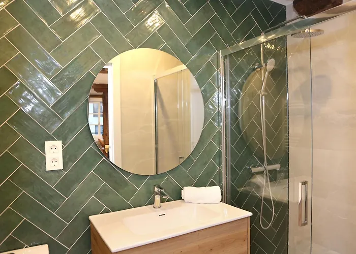 Piso De 3 Frente A La Catedral Bilbao